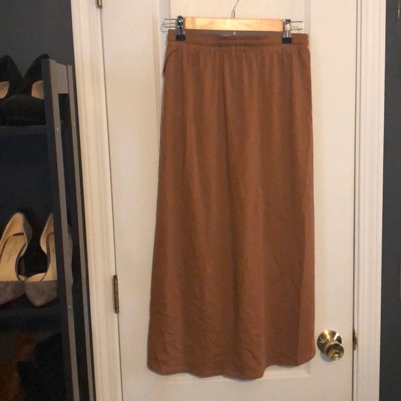 Cute Faux Wrap Front Skirt. Size S. - Picture 2 of 2